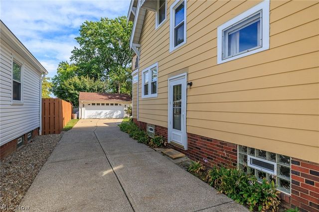 8028 Dresden Avenue, Parma, OH 44129