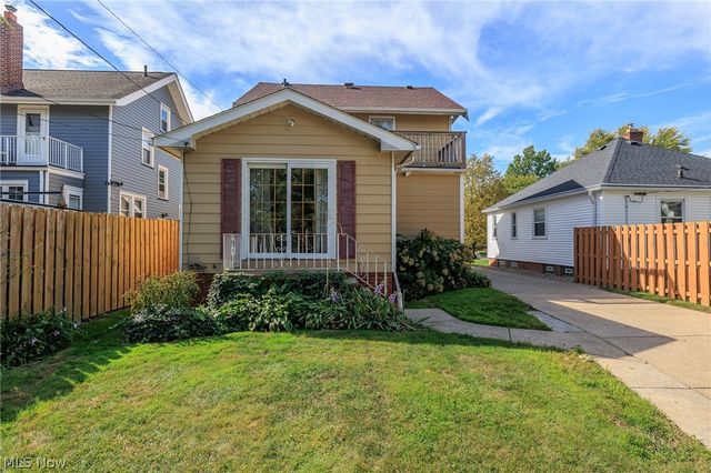 8028 Dresden Avenue, Parma, OH 44129