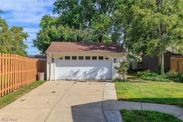 8028 Dresden Avenue, Parma, OH 44129