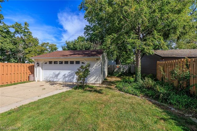 8028 Dresden Avenue, Parma, OH 44129