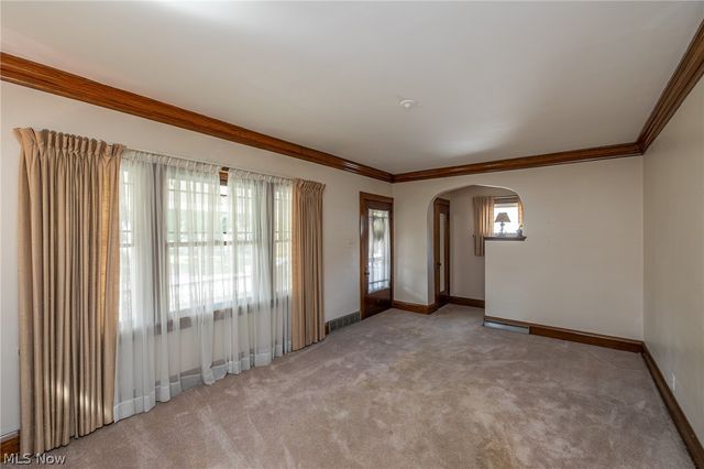8028 Dresden Avenue, Parma, OH 44129