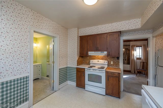 8028 Dresden Avenue, Parma, OH 44129