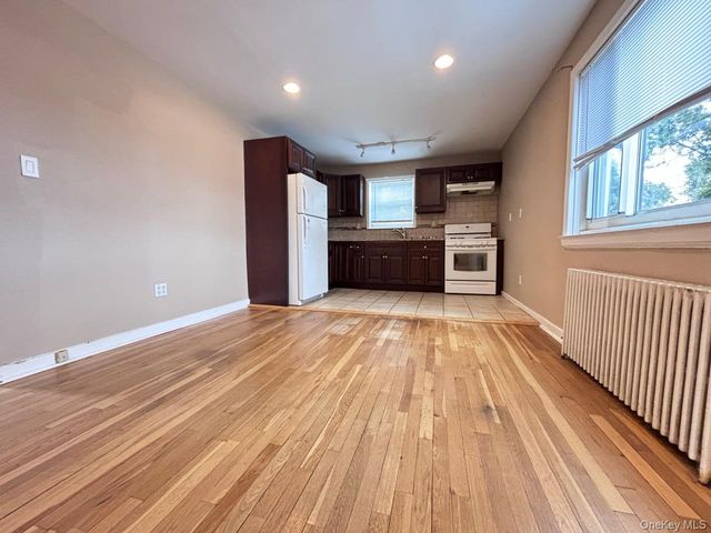 75-32 263rd Street 41B61, Glen Oaks, NY 11004