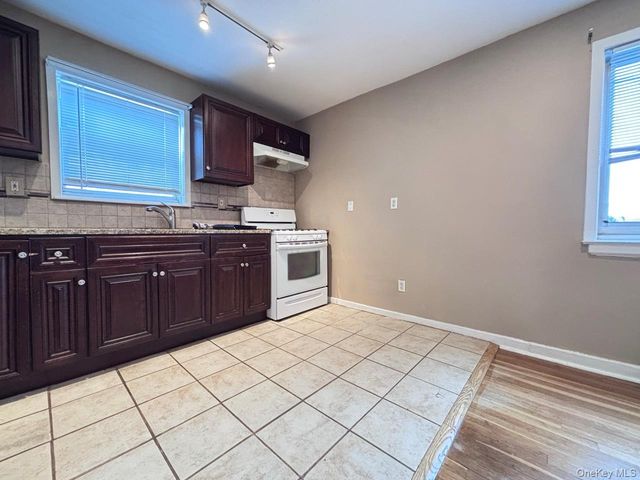 75-32 263rd Street 41B61, Glen Oaks, NY 11004