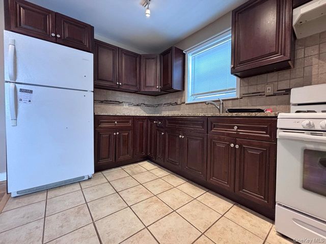 75-32 263rd Street 41B61, Glen Oaks, NY 11004