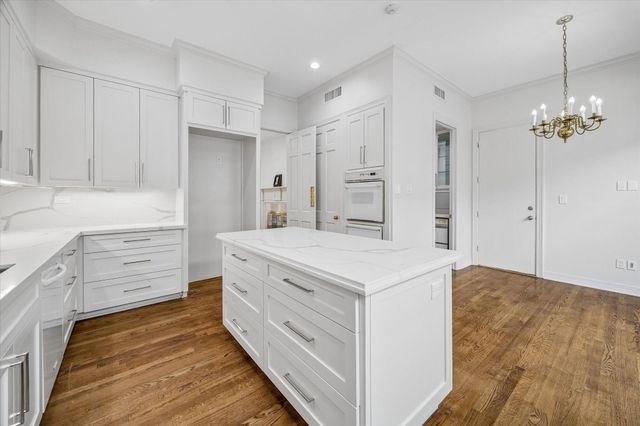 983 S Post Oak Lane, Houston, TX 77056
