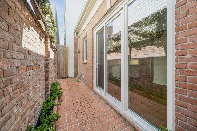 983 S Post Oak Lane, Houston, TX 77056