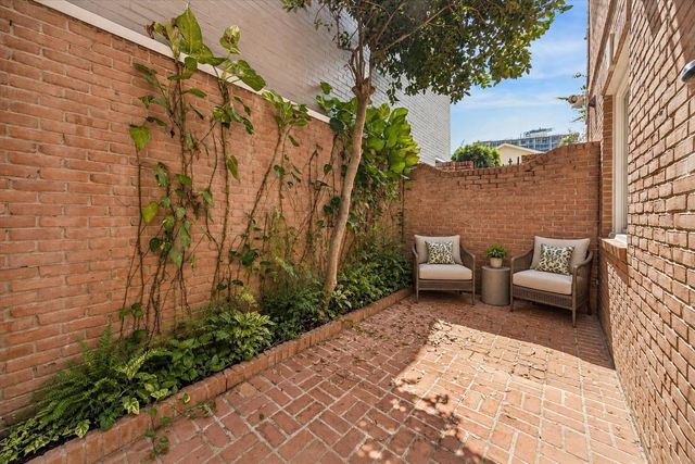 983 S Post Oak Lane, Houston, TX 77056