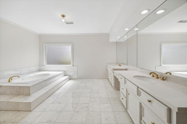 983 S Post Oak Lane, Houston, TX 77056