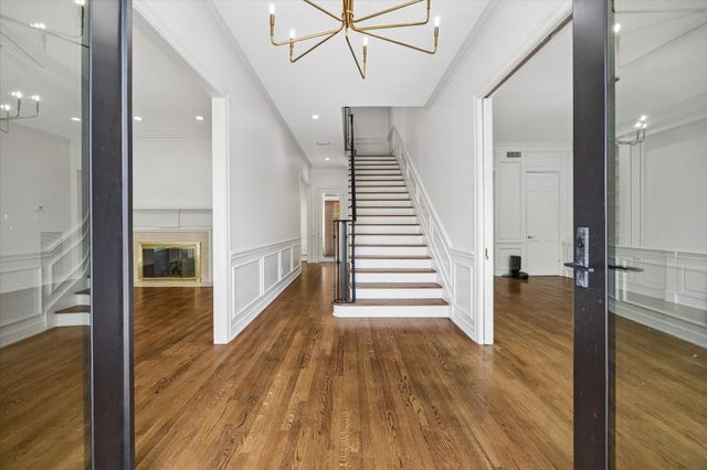 983 S Post Oak Lane, Houston, TX 77056