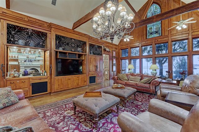 100 W Shore Lane, Montgomery, TX 77356