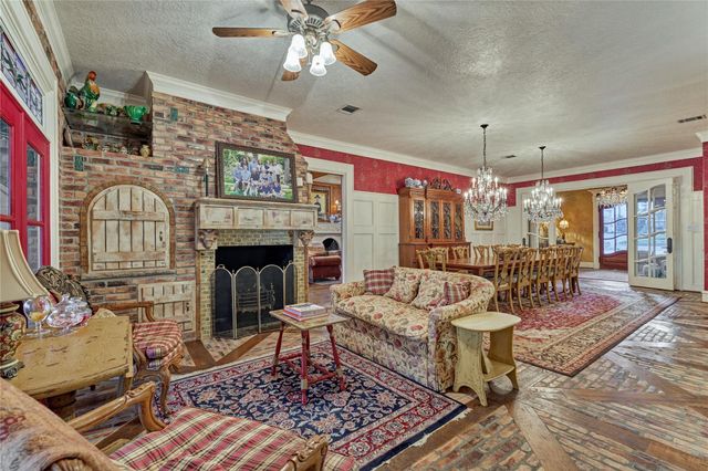100 W Shore Lane, Montgomery, TX 77356