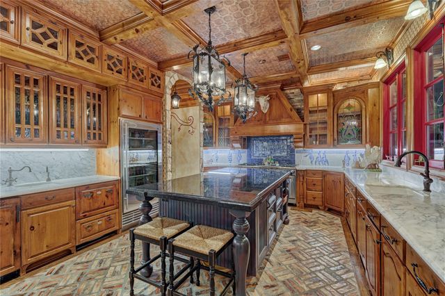 100 W Shore Lane, Montgomery, TX 77356