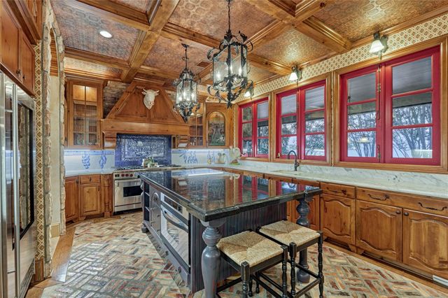 100 W Shore Lane, Montgomery, TX 77356