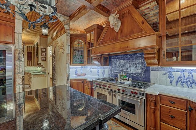 100 W Shore Lane, Montgomery, TX 77356