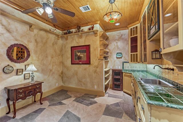 100 W Shore Lane, Montgomery, TX 77356