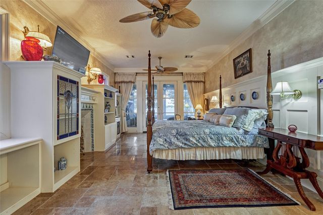 100 W Shore Lane, Montgomery, TX 77356