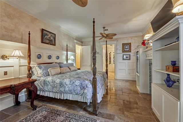 100 W Shore Lane, Montgomery, TX 77356