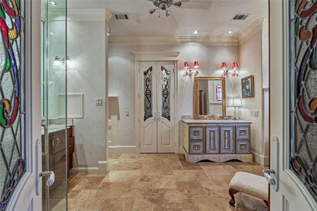100 W Shore Lane, Montgomery, TX 77356