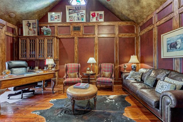 100 W Shore Lane, Montgomery, TX 77356