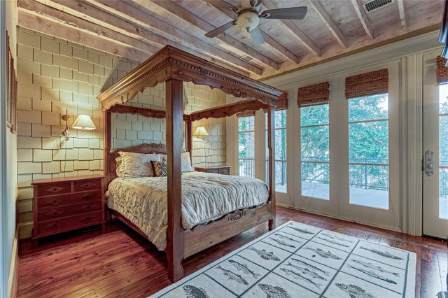 100 W Shore Lane, Montgomery, TX 77356