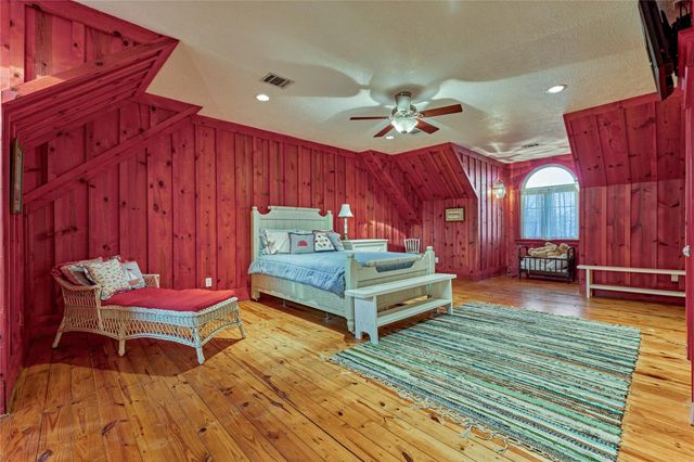 100 W Shore Lane, Montgomery, TX 77356