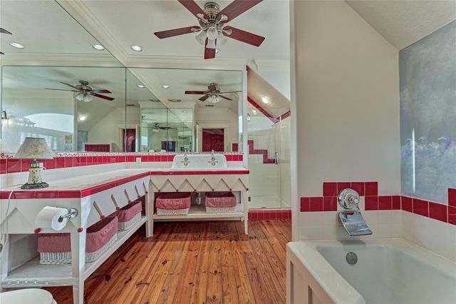 100 W Shore Lane, Montgomery, TX 77356