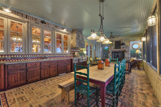 100 W Shore Lane, Montgomery, TX 77356