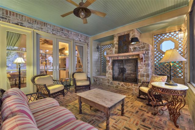 100 W Shore Lane, Montgomery, TX 77356