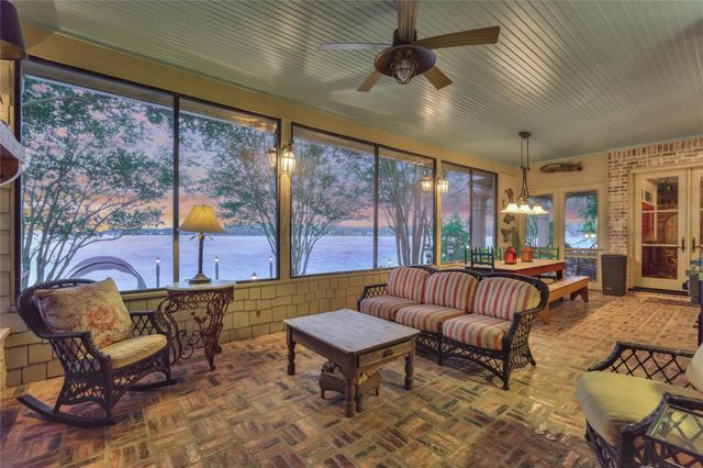 100 W Shore Lane, Montgomery, TX 77356