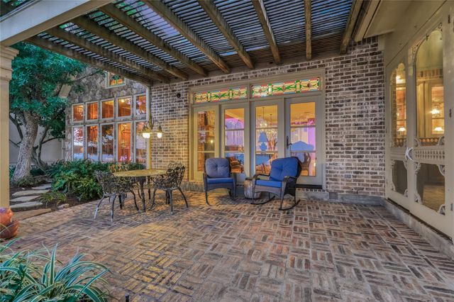100 W Shore Lane, Montgomery, TX 77356