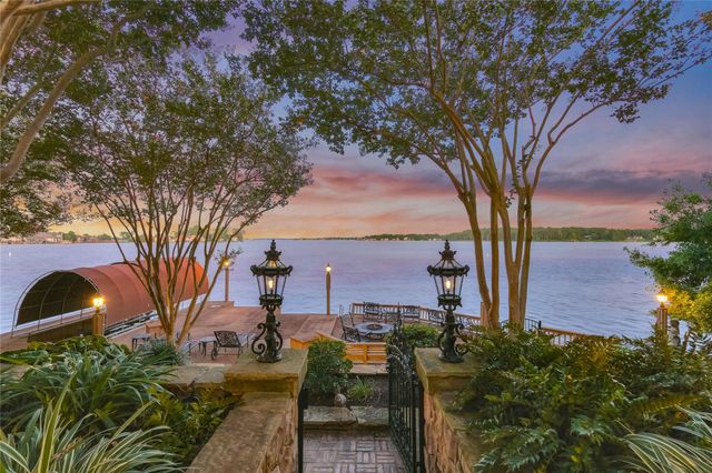 100 W Shore Lane, Montgomery, TX 77356