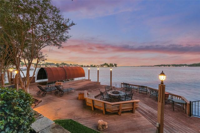 100 W Shore Lane, Montgomery, TX 77356