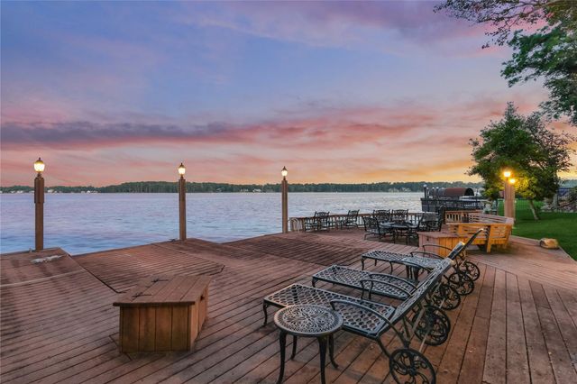 100 W Shore Lane, Montgomery, TX 77356