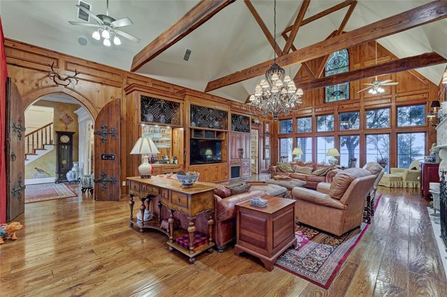 100 W Shore Lane, Montgomery, TX 77356