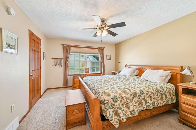 1300 Shepherd Avenue, Waverly, IA 50677