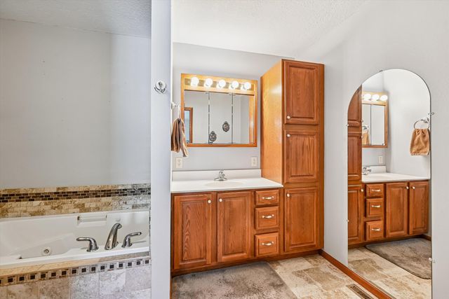 1300 Shepherd Avenue, Waverly, IA 50677