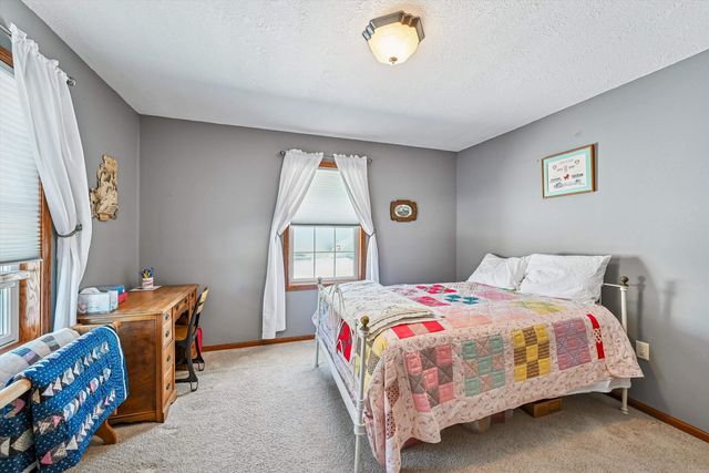 1300 Shepherd Avenue, Waverly, IA 50677