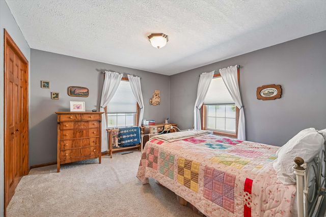 1300 Shepherd Avenue, Waverly, IA 50677