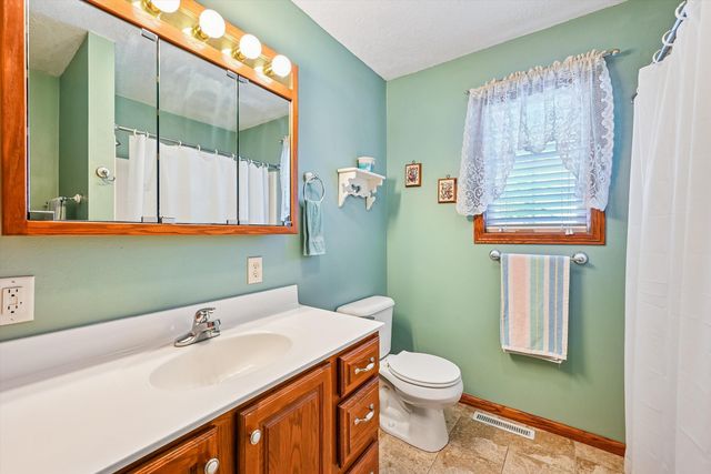 1300 Shepherd Avenue, Waverly, IA 50677