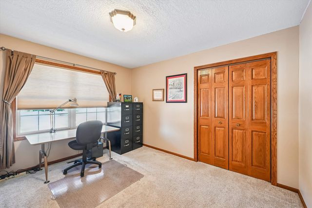 1300 Shepherd Avenue, Waverly, IA 50677