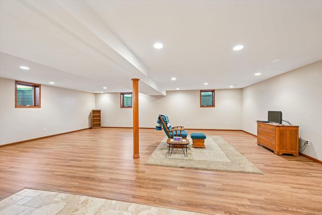 1300 Shepherd Avenue, Waverly, IA 50677