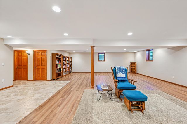 1300 Shepherd Avenue, Waverly, IA 50677