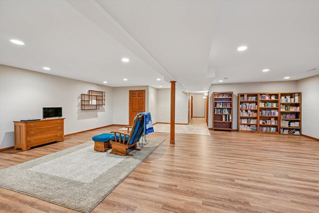 1300 Shepherd Avenue, Waverly, IA 50677