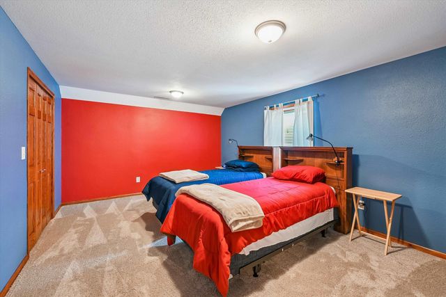 1300 Shepherd Avenue, Waverly, IA 50677