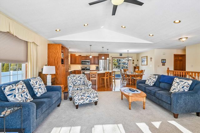 1300 Shepherd Avenue, Waverly, IA 50677