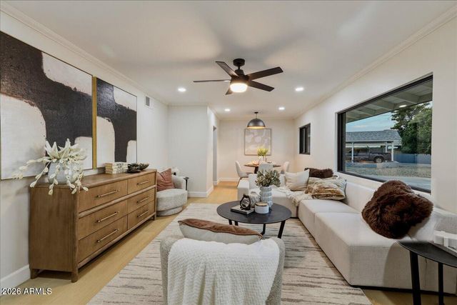 2038 E Cheery Lynne Road, Phoenix, AZ 85016