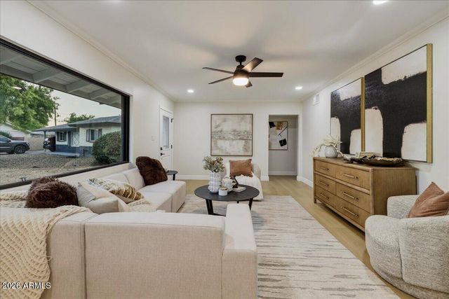 2038 E Cheery Lynne Road, Phoenix, AZ 85016