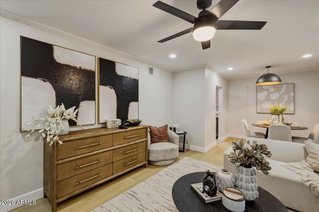 2038 E Cheery Lynne Road, Phoenix, AZ 85016