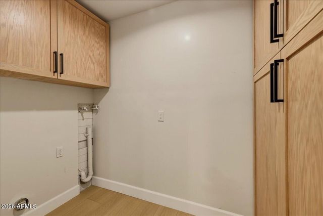 2038 E Cheery Lynne Road, Phoenix, AZ 85016